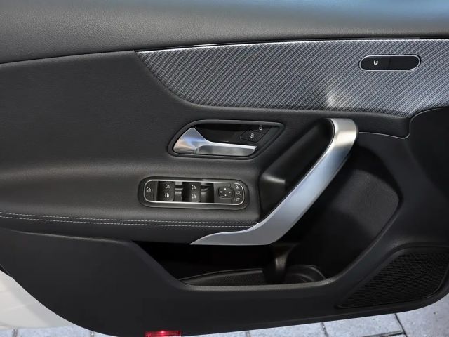 Mercedes-Benz A 180 PANORAMA+KAMERA+TOTWINKEL+MBUX+LED+18 ZOLL