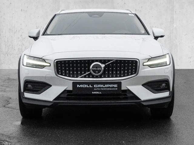 Volvo V60 Cross Country AWD Plus
