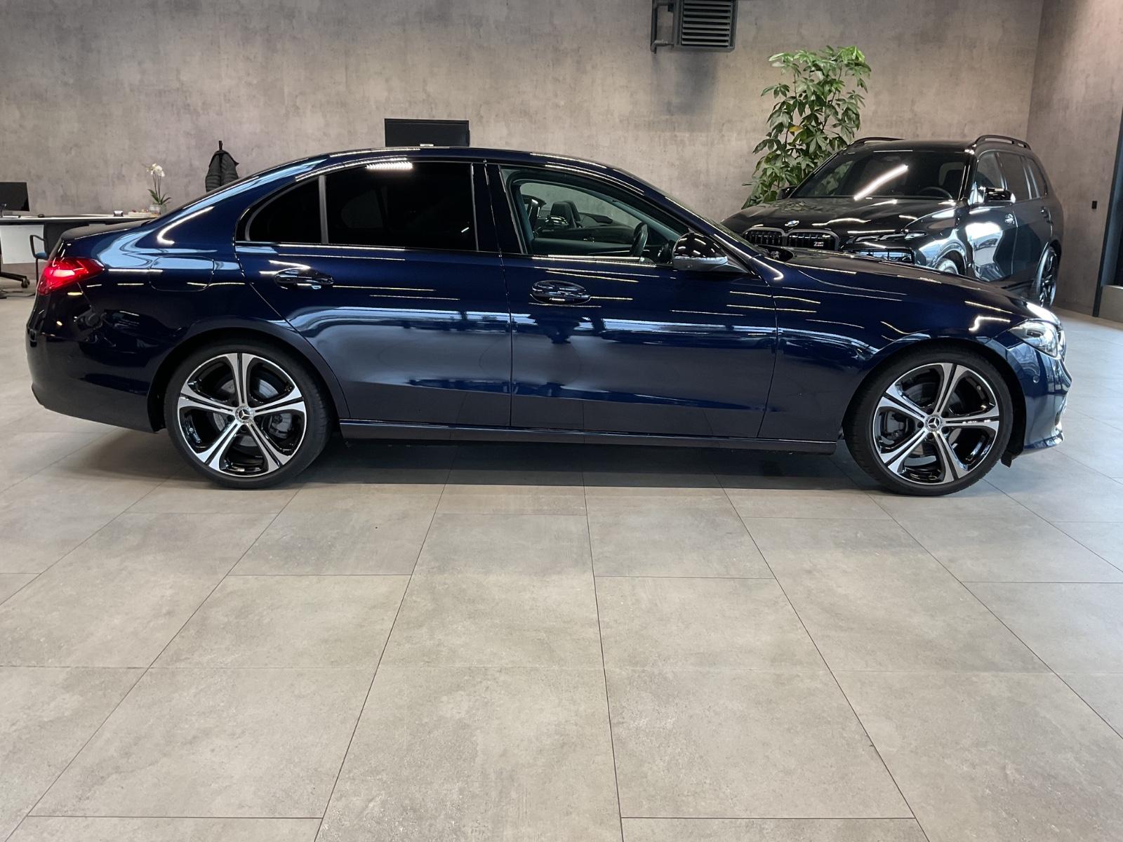 Mercedes-Benz C 200 AVANTGARDE Sedan