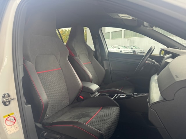 Volkswagen Golf 2.0 TSI DSG Golf VIII