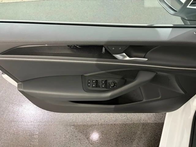 Volkswagen Passat 1.5 eTSI Business DSG Variant