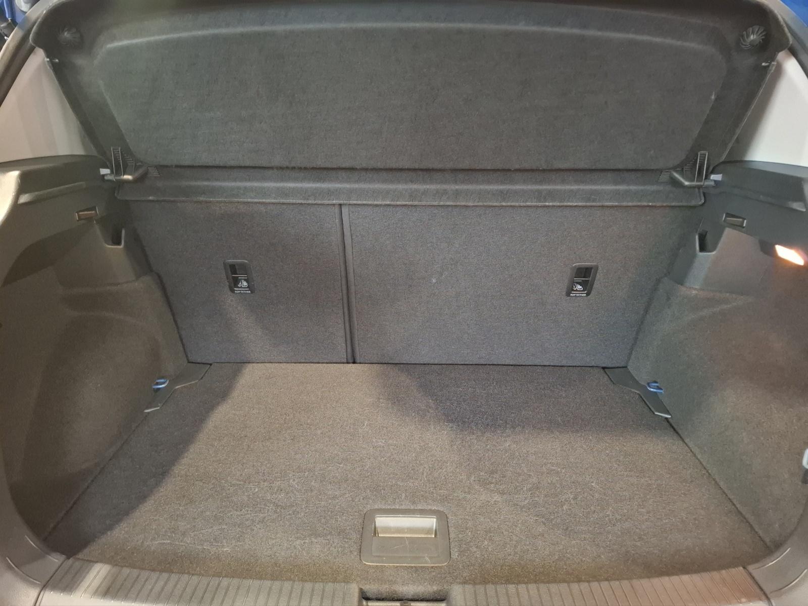 Volkswagen T-Cross TSI Active Navi AID ACC PDC SH LM