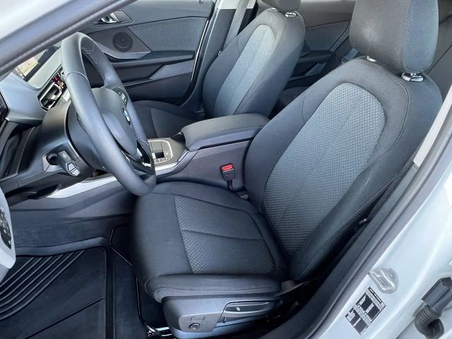 BMW 118 118i 5-deurs Advantage pakket Sedan