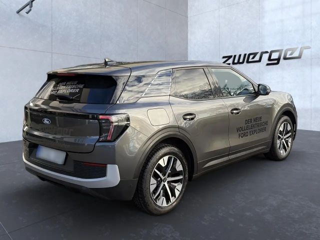 Ford Explorer Premium RWD