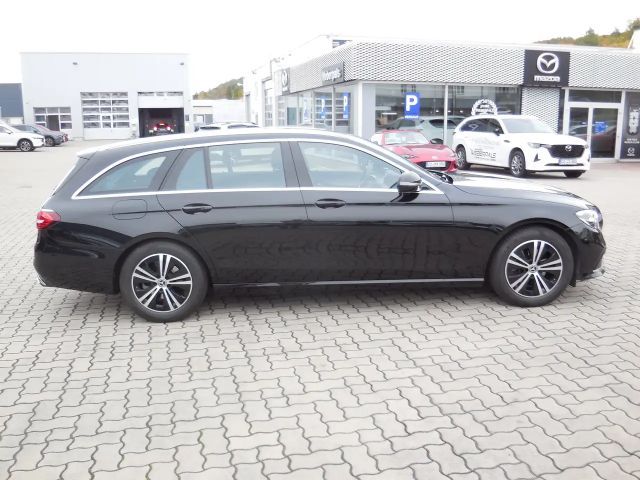 Mercedes-Benz E 220 E 220 d