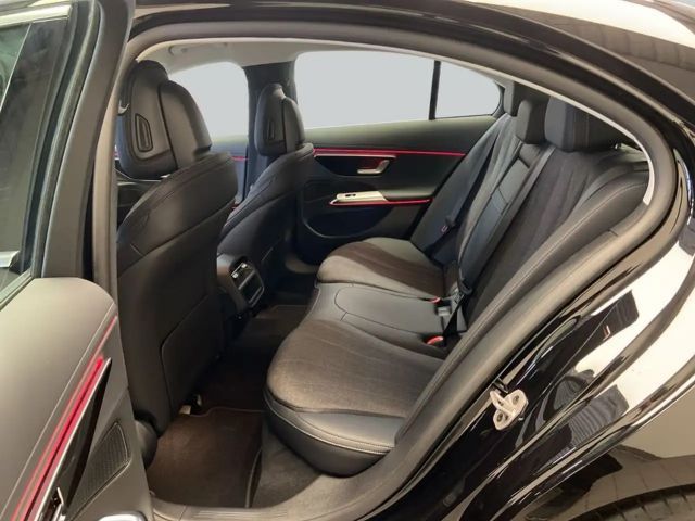 Mercedes-Benz E 200 Sedan