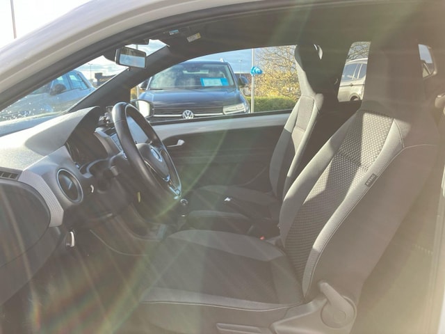 Volkswagen up! Active