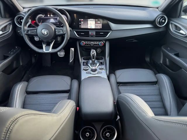 Alfa Romeo Giulia AT8 Q4