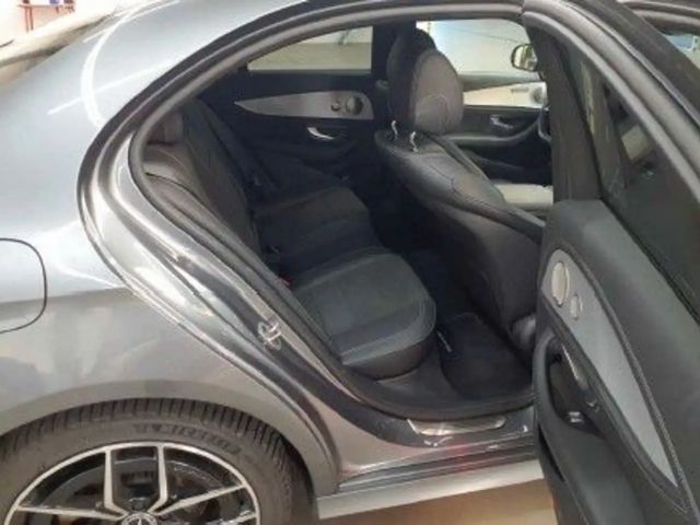 Mercedes-Benz E 220 AMG Line E 220 d Sedan