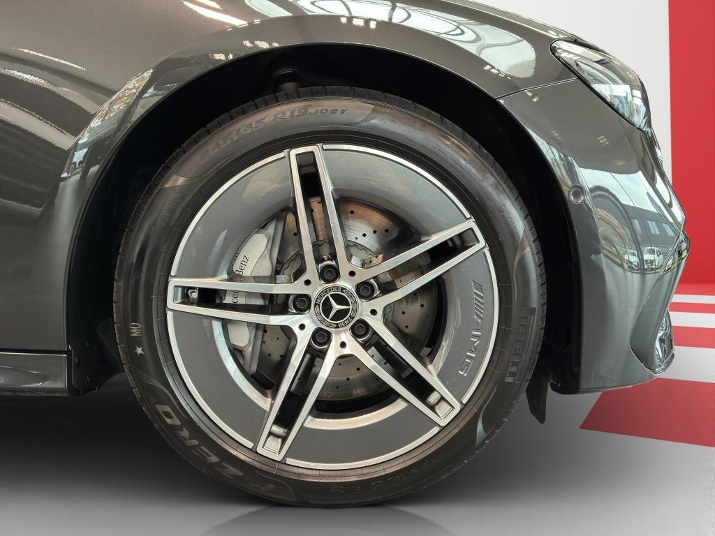 Mercedes-Benz E 200 AMG Line Sedan