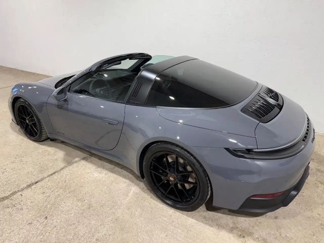 Porsche 992 4 Cabrio GTS Targa