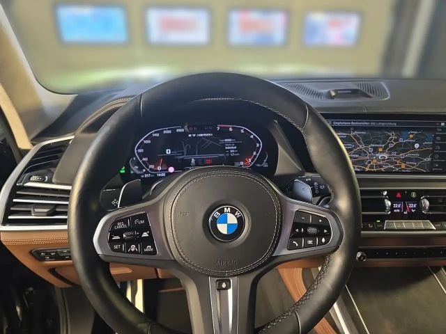 BMW X7 M50i