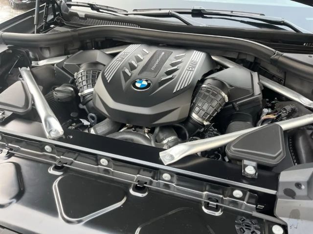 BMW X7 i/HUD/Panorama/Navigation/HarmanKardon