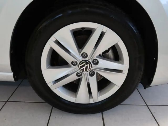 Volkswagen Golf Life Variant