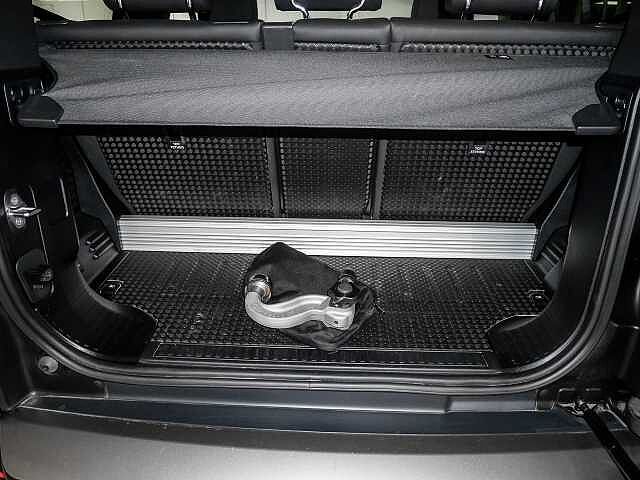 Land Rover Defender 90 Dynamic SE