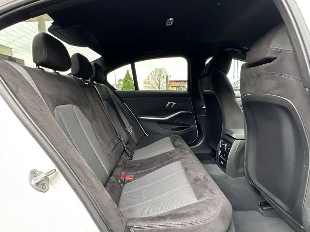 BMW 320 320i M-Sport Sedan xDrive