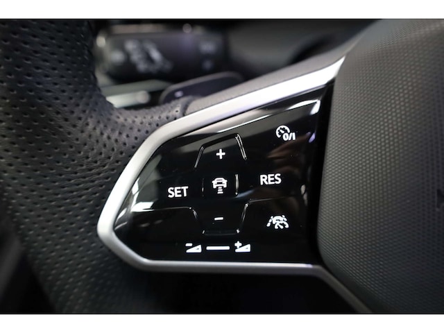 Volkswagen Golf 1.5 eTSI R-Line Variant