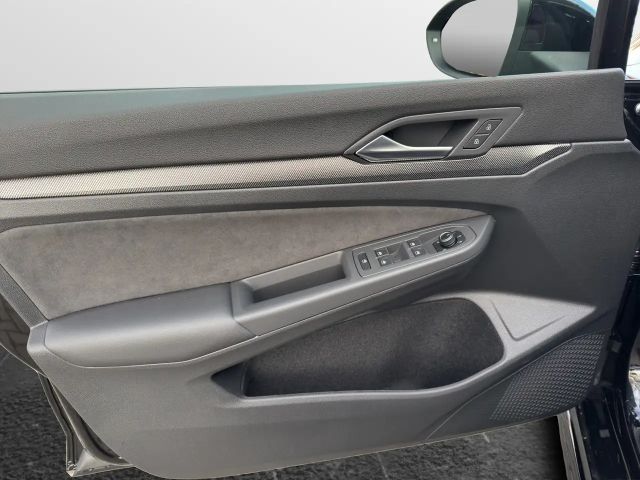 Volkswagen Golf 1.5 eTSI DSG R-Line Variant