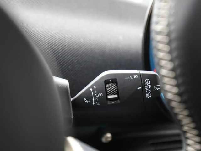 MINI Cooper E Classic Trim HUD LED NAVI SHZ PDC