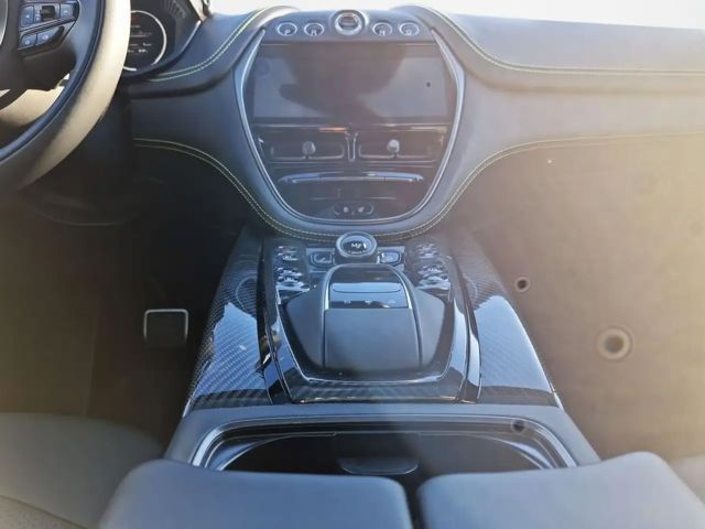 Aston Martin DBX 707