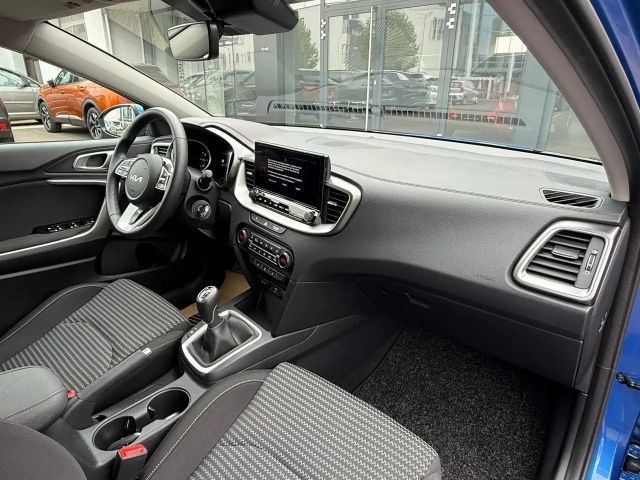 Kia Ceed Silber Voll-LED Scheinwerfer