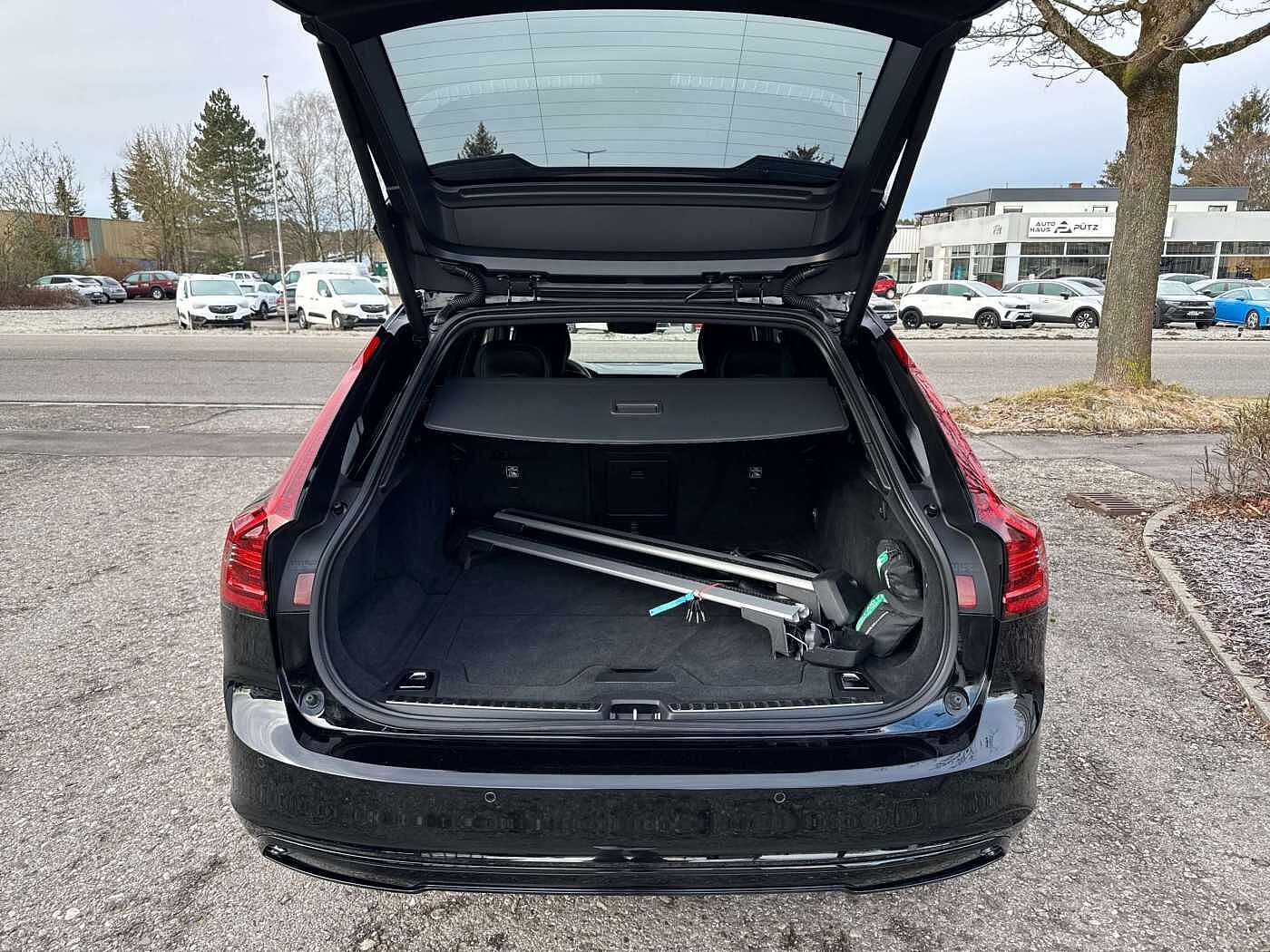 Volvo V90 AWD R-Design Recharge