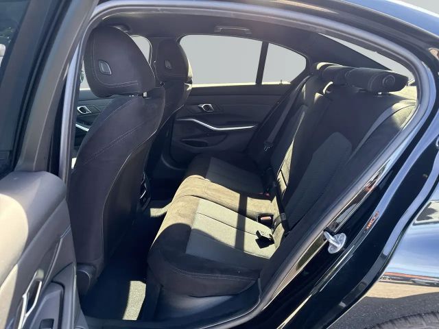 BMW 320 320d M-Sport Sedan xDrive