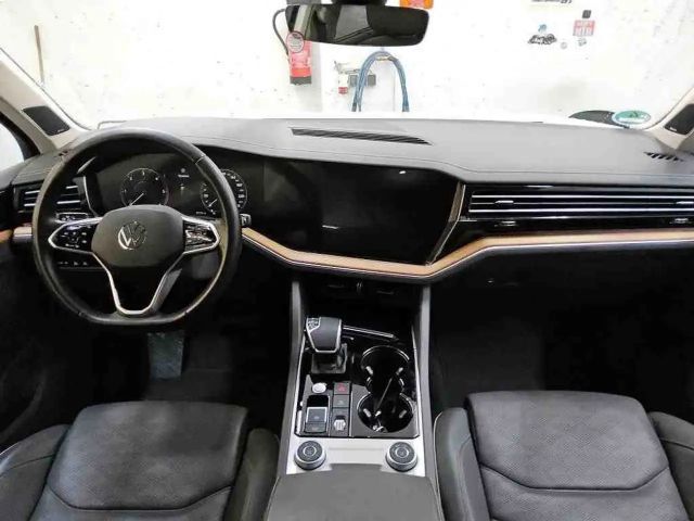 Volkswagen Touareg 4Motion R-Line Style