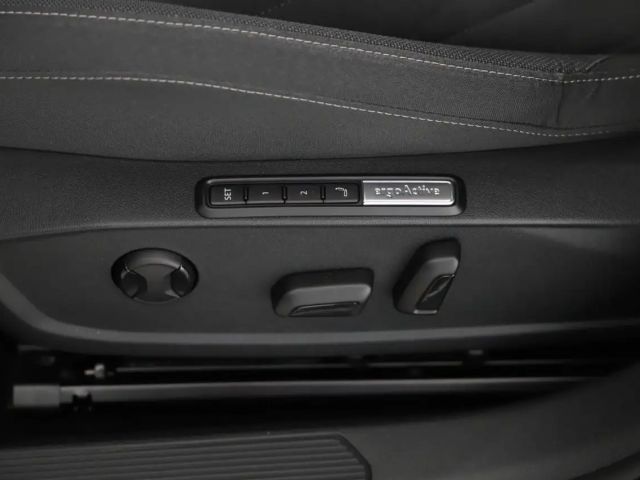 Volkswagen Golf 2.0 TSI DSG Golf VIII Style