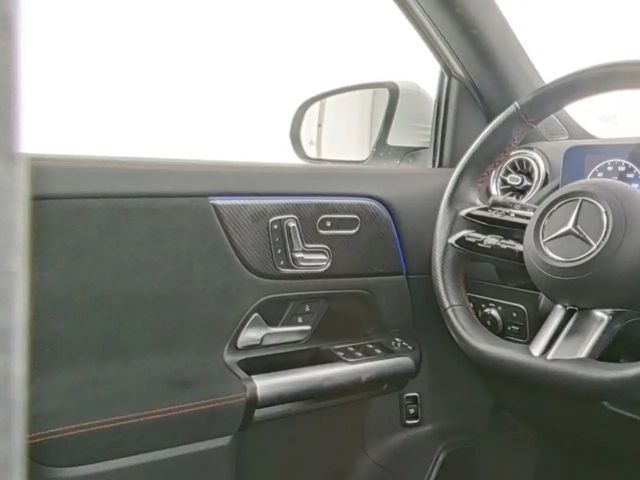 Mercedes-Benz GLA 220 4MATIC AMG Line GLA 220 d