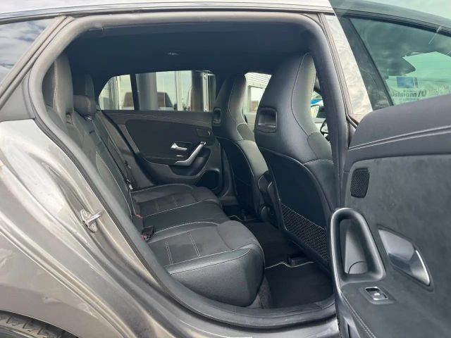 Mercedes-Benz CLA 200 AMG Line