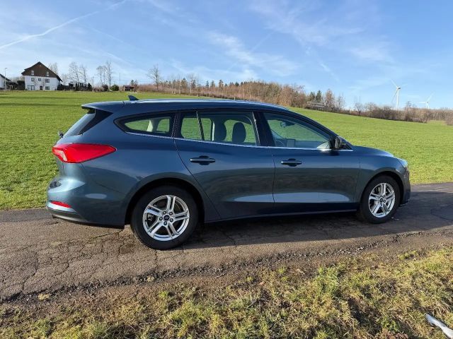 Ford Focus Cool & Connect Wagon