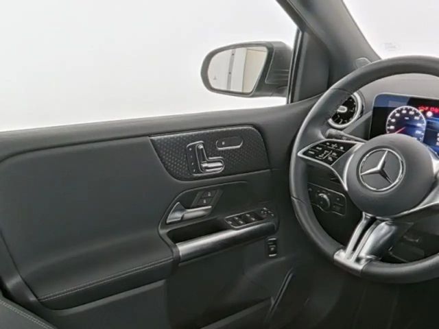 Mercedes-Benz B 180 Sedan