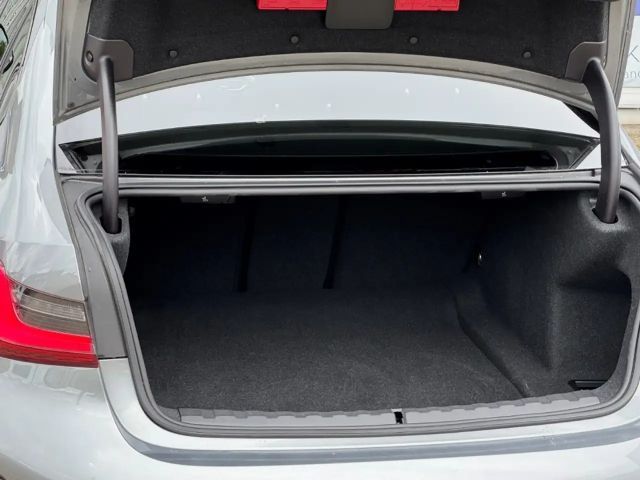 BMW 320 320d M-Sport Sedan xDrive