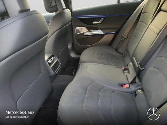 Mercedes-Benz E 200 AMG Line Sedan