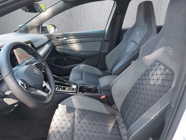 Volkswagen Golf 1.5 eTSI DSG R-Line