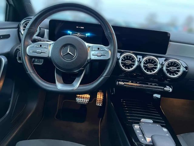 Mercedes-Benz A 220 A 220 d AMG Line