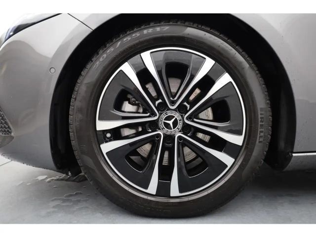 Mercedes-Benz A 200 A 200 d