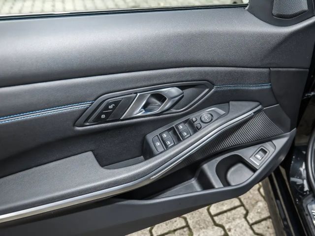 BMW 320 320i M-Sport Sedan