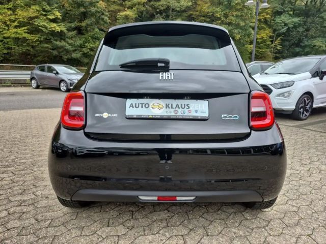 Fiat 500e Action