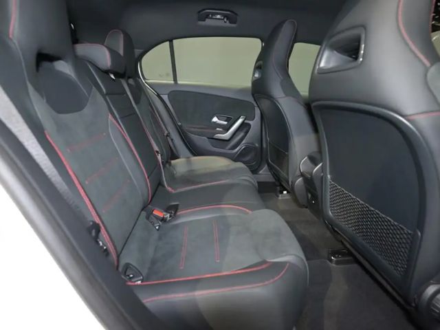 Mercedes-Benz A 250 4MATIC AMG Line