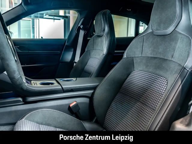 Porsche Taycan 4 Cross Turismo