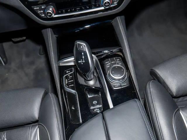 BMW 530 530d Luxury Line Sedan