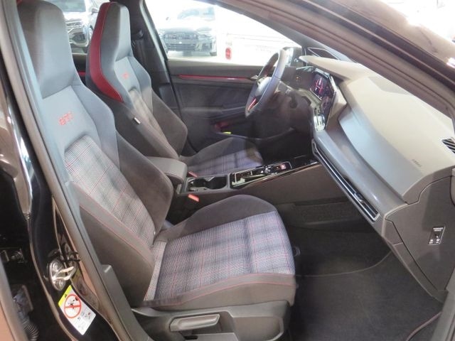 Volkswagen Golf 2.0 TSI DSG Golf VIII