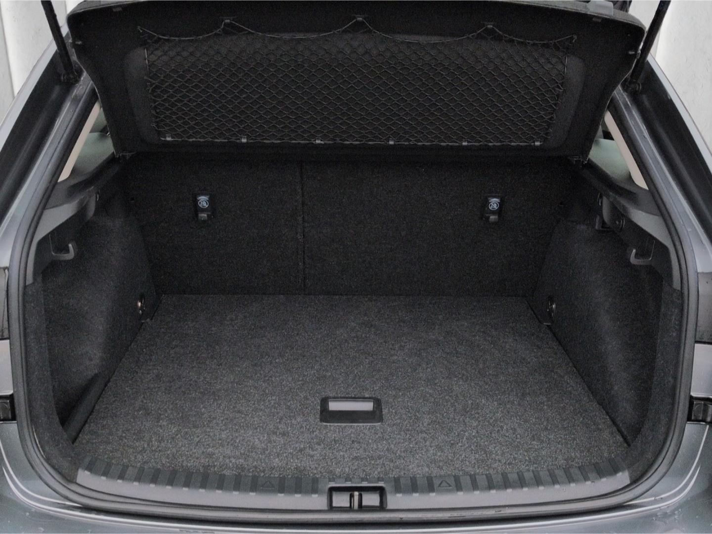 Skoda Scala Essence TSI*DSG LED SHZ Tempo digCockp PDC