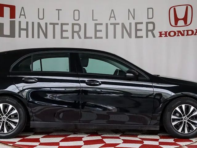 Mercedes-Benz A 180 / NAVI / RÜCKFAHRKAMERA / SITZHEIZUNG