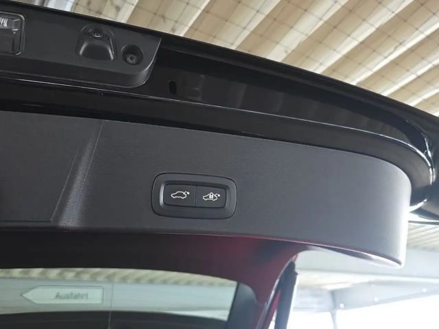 Volvo XC40 Core Recharge T4