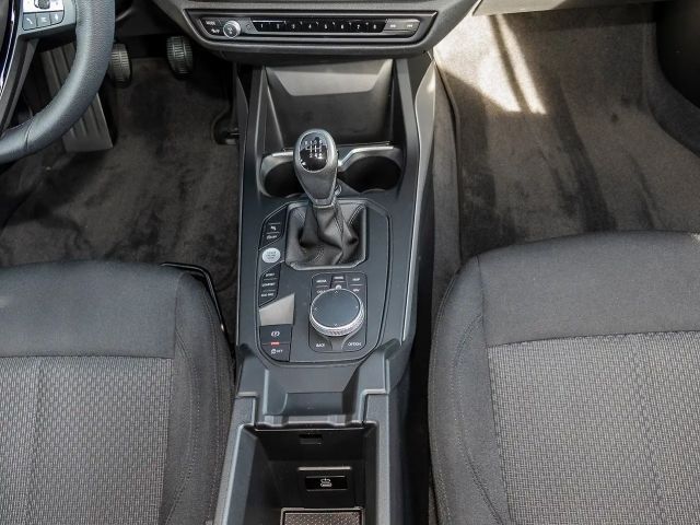 BMW 118 118i 5-deurs Sedan