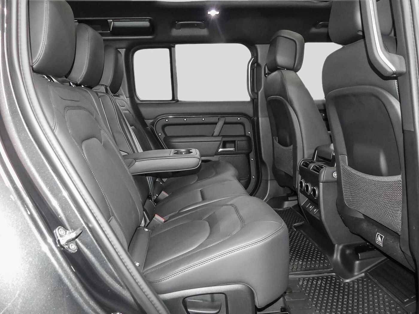 Land Rover Defender 110 Dynamic SE