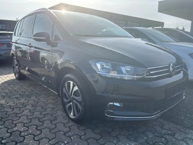 Volkswagen Touran TDI "Active", NP: 48.000 €